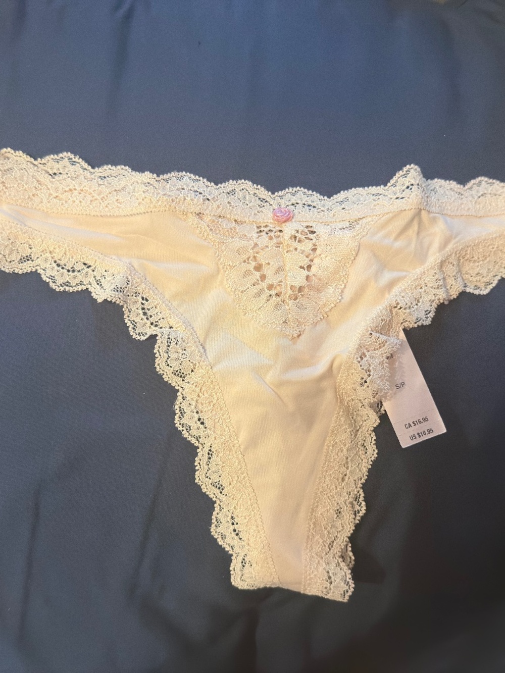 New VS Victoria’s Secret lace thong panty size small nude color